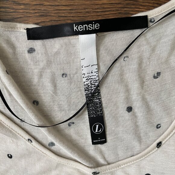 NEW Kensie Women’s Cream/Black Asymmetrical Lightweight polka dot Tshirt-Larg - Picture 2 of 8